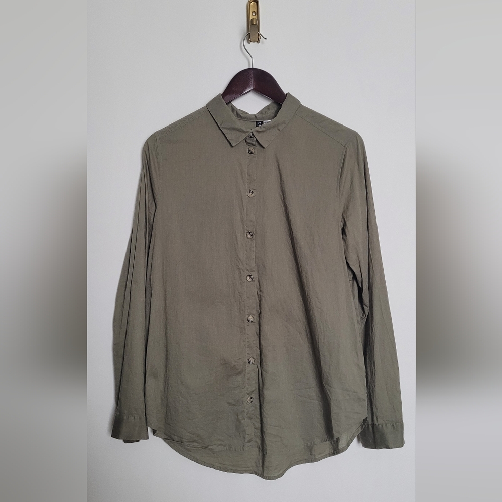 A green forest blouse by Divided